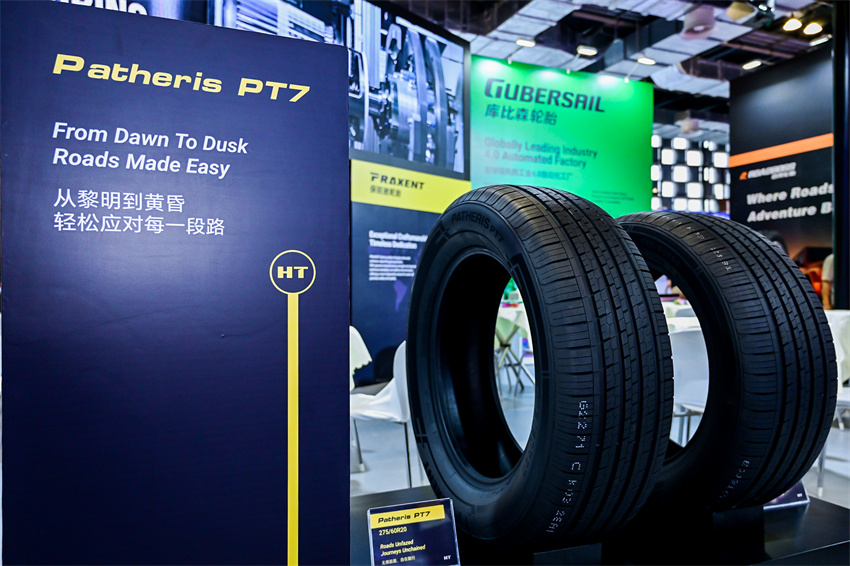 This image has an empty alt attribute; its file name is ZJJ8911.jpg